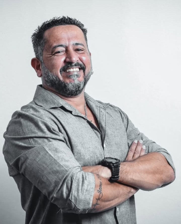 Retrato do cantor Adriano Ribeiro